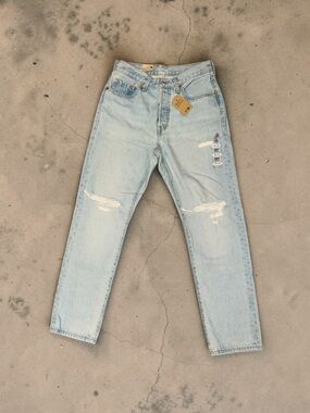 NWT Women’s Levi's 501 Original Distressed Jeans